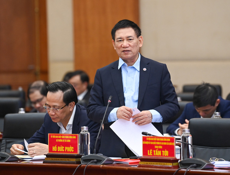 Bộ trưởng Tài chính Hồ Đức Phớc phát biểu tại buổi làm việc. Bộ trưởng Tài chính Hồ Đức Phớc phát biểu tại buổi làm việc.