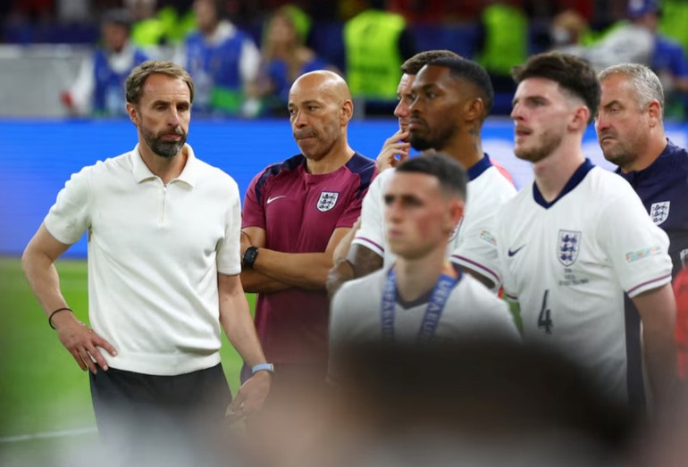 HLV Gareth Southgate và tuyển Anh lần thứ 2 liên tiếp thất bại ở chung kết EURO. (Ảnh: Reuters) HLV Gareth Southgate và tuyển Anh lần thứ 2 liên tiếp thất bại ở chung kết EURO. (Ảnh: Reuters)