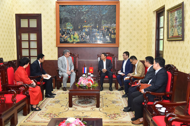 Quang cảnh buổi tiếp. (Ảnh: THỦY NGUYÊN)