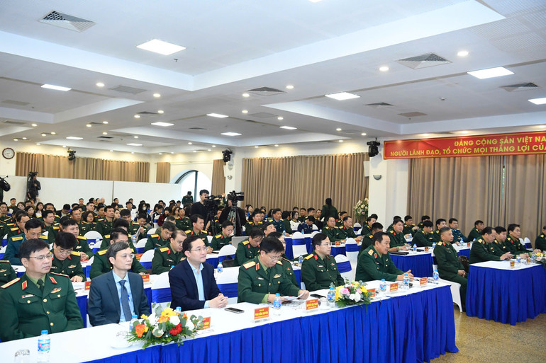 Các đại biểu tham dự buổi lễ. (Ảnh: TUẤN HUY)