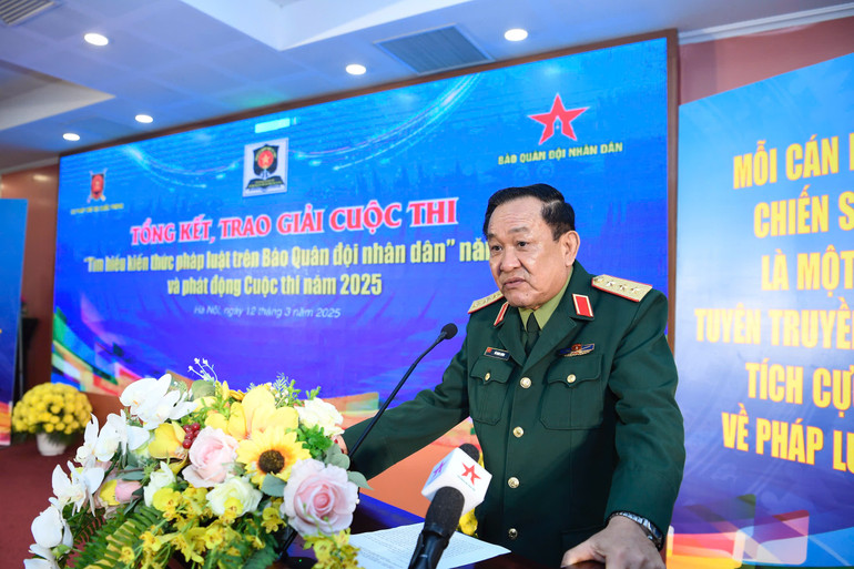 Thượng tướng Võ Minh Lương, Ủy viên Trung ương Đảng, Ủy viên Thường vụ Quân ủy Trung ương, Thứ trưởng Quốc phòng phát biểu. (Ảnh: TUẤN HUY)