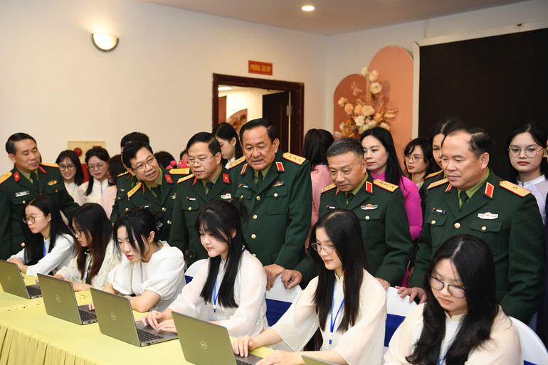 Các sinh viên tham dự cuộc thi năm 2025 tại lễ phát động. (Ảnh: TUẤN HUY)