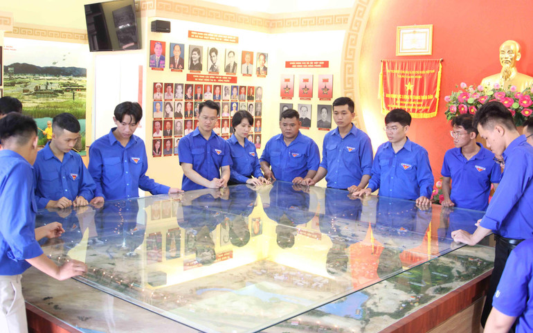 Tìm hiểu và nghe thông tin về địa chỉ đỏ B1 Hồng Phước.