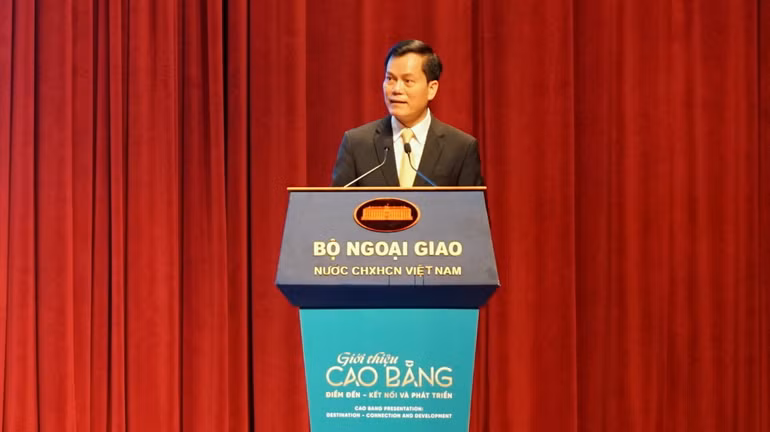 Thứ trưởng Ngoại giao Hà Kim Ngọc phát biểu tại hội nghị. (Ảnh: TRUNG HƯNG)