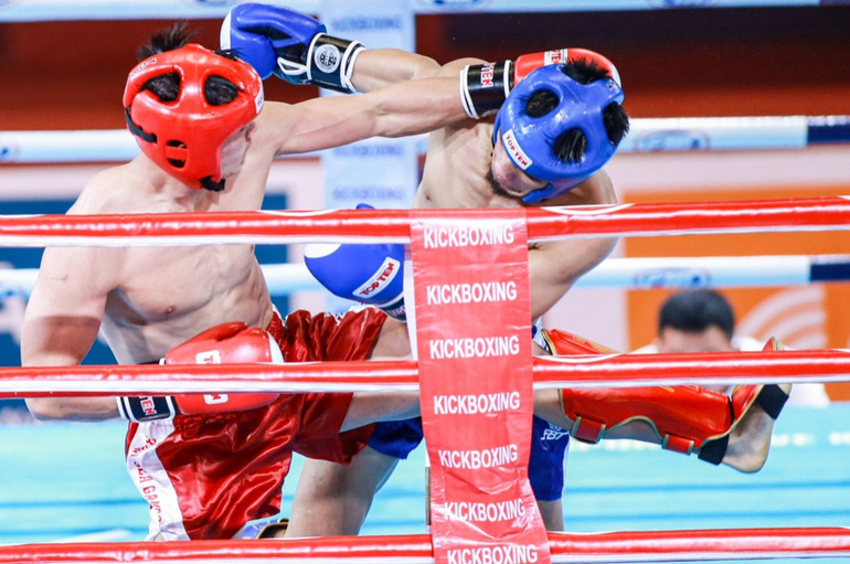 Võ sĩ Nguyễn Hoàng (đỏ) "chốt sổ" 136 Huy chương Vàng cho Đoàn Thể thao Việt Nam ở SEA Games 32. (Ảnh: dantri.com.vn) Võ sĩ Nguyễn Hoàng (đỏ) "chốt sổ" 136 Huy chương Vàng cho Đoàn Thể thao Việt Nam ở SEA Games 32. (Ảnh: dantri.com.vn)