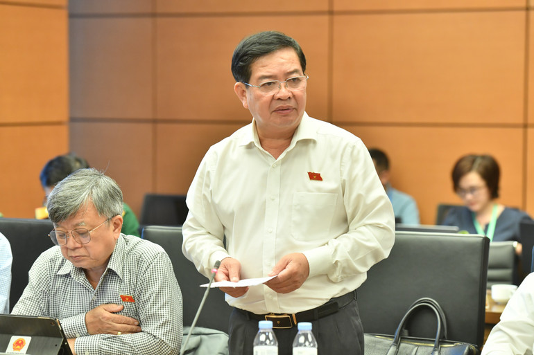 Đại biểu Phan Văn Xựng (Thành phố Hồ Chí Minh) phát biểu ý kiến thảo luận tại Tổ 2. (Ảnh: ĐĂNG KHOA) Đại biểu Phan Văn Xựng (Thành phố Hồ Chí Minh) phát biểu ý kiến thảo luận tại Tổ 2. (Ảnh: ĐĂNG KHOA)