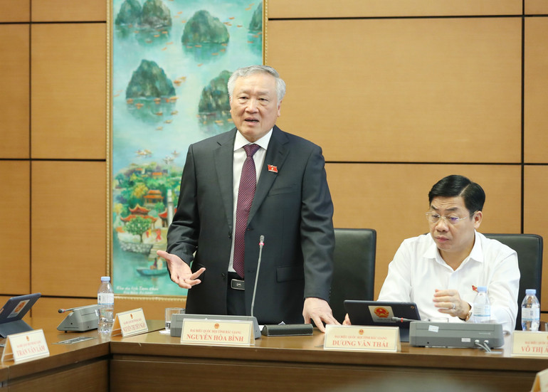 Chánh án Tòa án nhân dân tối cao Nguyễn Hòa Bình phát biểu tại buổi thảo luận tổ chiều 9/11. (Ảnh: THỦY NGUYÊN)