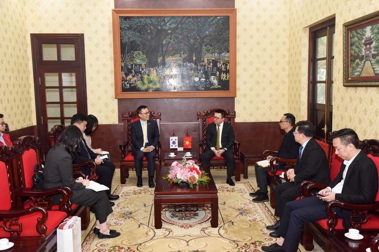 Quang cảnh buổi làm việc. (Ảnh: TRẦN HẢI)