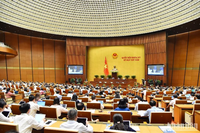 Quang cảnh phiên họp sáng 24/5. (Ảnh: THỦY NGUYÊN)