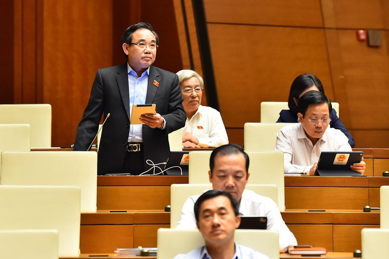 Đại biểu Lê Hữu Trí (Khánh Hòa) phát biểu. Ảnh: THỦY NGUYÊN