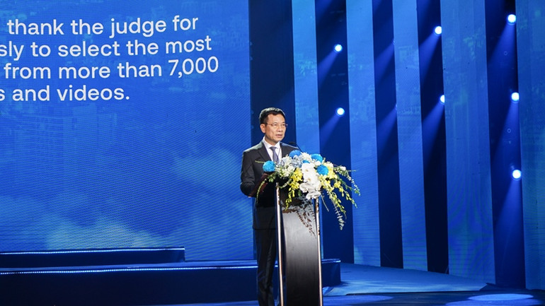 Bộ trưởng Thông tin và Truyền thông Nguyễn Mạnh Hùng phát biểu tại lễ trao giải Cuộc thi ảnh và video “Việt Nam hạnh phúc - Happy Viet Nam” năm 2023. (Ảnh: TRUNG HƯNG)