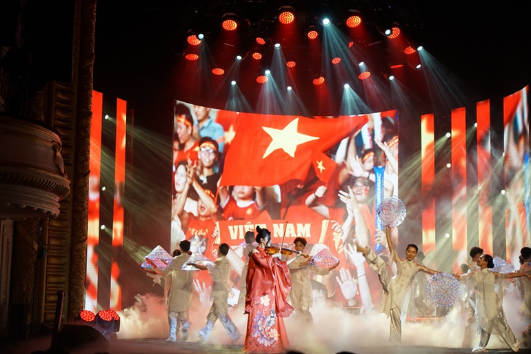 Tiết mục văn nghệ tại lễ trao giải. (Ảnh: TRUNG HƯNG)