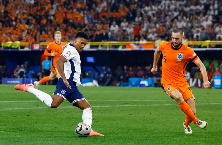 Ollie Watkins ghi bàn thắng quyết định ở phút 91, giúp Anh đoạt vé vào chung kết. (Ảnh: Reuters)