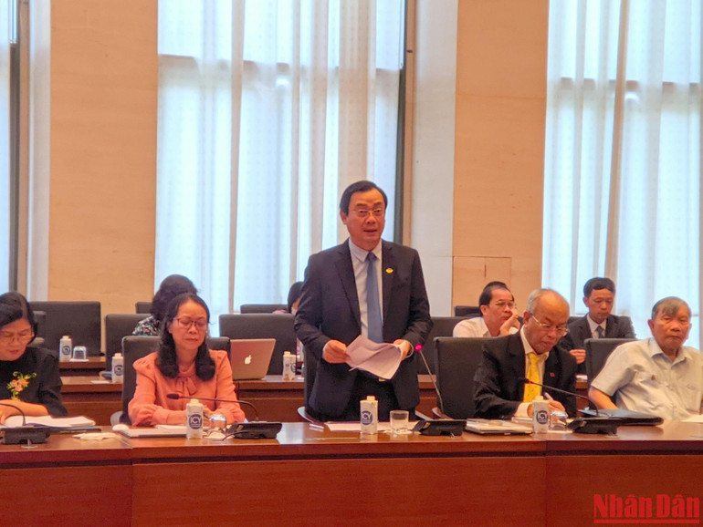 Tiến sĩ Nguyễn Trùng Khánh, Tổng Cục trưởng Tổng Cục Du lịch phát biểu thảo luận tại hội thảo.