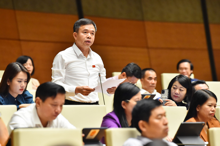 Đại biểu Nguyễn Tiến Nam - Đoàn đại biểu Quốc hội tỉnh Quảng Bình. (Ảnh: THỦY NGUYÊN)