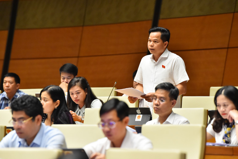 Đại biểu Bế Minh Đức - Đoàn đại biểu Quốc hội tỉnh Cao Bằng. (Ảnh: THỦY NGUYÊN)