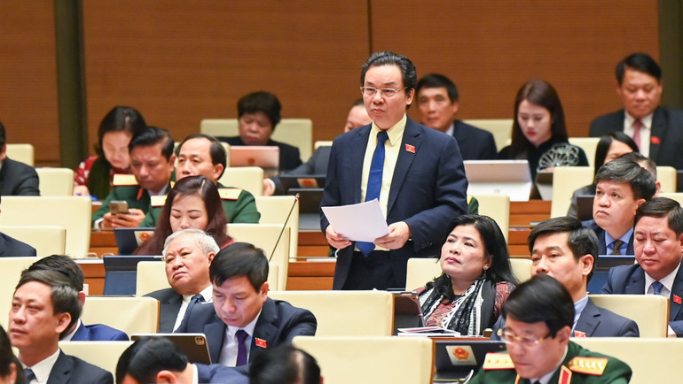 Đại biểu Hoàng Văn Cường (Hà Nội) phát biểu ý kiến. (Ảnh: DUY LINH)