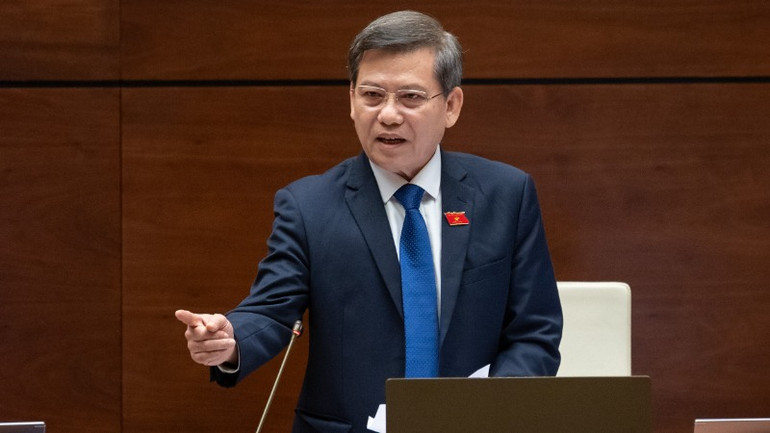 Chánh án Tòa án nhân dân tối cao Lê Minh Trí phát biểu giải trình, làm rõ vấn đề các đại biểu Quốc hội nêu tại phiên họp. (Ảnh: DUY LINH)