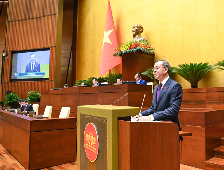 Tổng Kiểm toán nhà nước Ngô Văn Tuấn trình bày báo cáo. (Ảnh: DUY LINH)