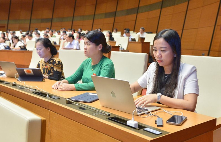 Các đại biểu tham dự phiên họp của Quốc hội sáng 2/6. (Ảnh: THỦY NGUYÊN)