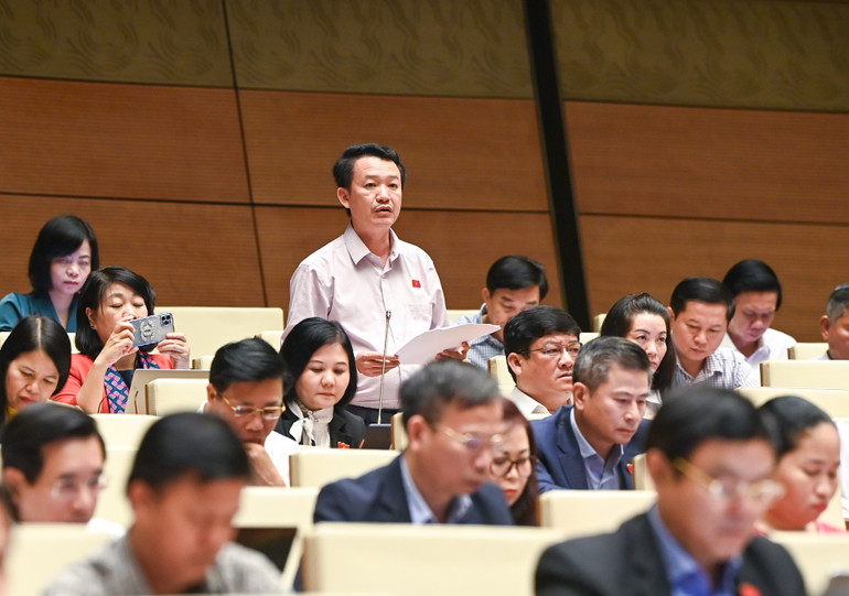 Đại biểu Trần Quang Minh (Quảng Bình) phát biểu. (Ảnh: DUY LINH)