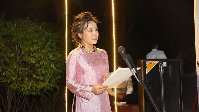 Đại sứ Vũ Thanh Huyền phát biểu.