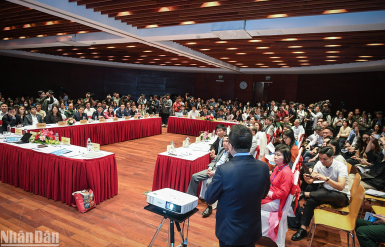 Hội thảo “Trí tuệ nhân tạo (AI) và quản trị sáng tạo nội dung trong tòa soạn” thu hút sự quan tâm rất lớn của các chuyên gia, nhà khoa học và các cơ quan báo chí. (Ảnh: THÀNH ĐẠT)