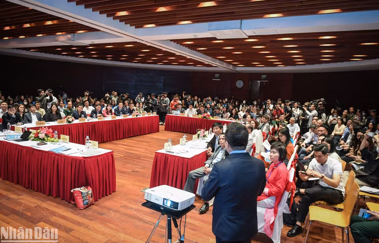 Hội thảo “Trí tuệ nhân tạo (AI) và quản trị sáng tạo nội dung trong tòa soạn” thu hút sự quan tâm rất lớn của các chuyên gia, nhà khoa học và các cơ quan báo chí. (Ảnh: THÀNH ĐẠT)