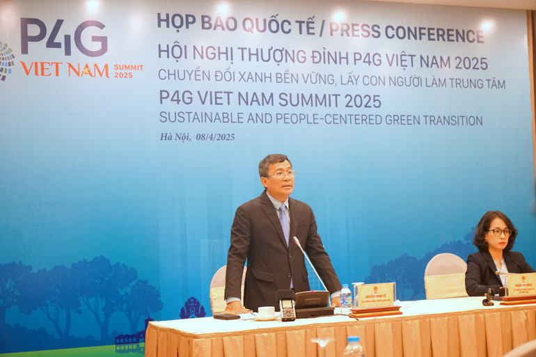 Thứ trưởng Thường trực Ngoại giao Nguyễn Minh Vũ chủ trì họp báo. (Ảnh: TRUNG HƯNG) Thứ trưởng Thường trực Ngoại giao Nguyễn Minh Vũ chủ trì họp báo. (Ảnh: TRUNG HƯNG)