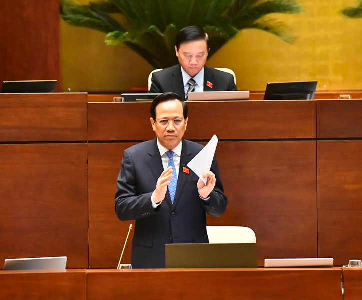 Bộ trưởng Lao động-Thương binh và Xã hội Đào Ngọc Dung trả lời chất vấn các đại biểu Quốc hội. (Ảnh: ĐĂNG KHOA)