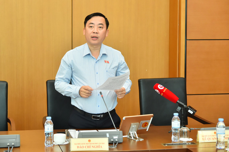 Đại biểu Đào Chí Nghĩa - Đoàn đại biểu Quốc hội thành phố Cần Thơ. (Ảnh: THỦY NGUYÊN)