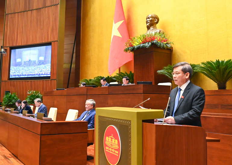 Viện trưởng Viện Kiểm sát nhân dân tối cao Lê Minh Trí trình bày Báo cáo công tác năm 2023 của Viện trưởng Viện Kiểm sát nhân dân tối cao. (Ảnh: DUY LINH)