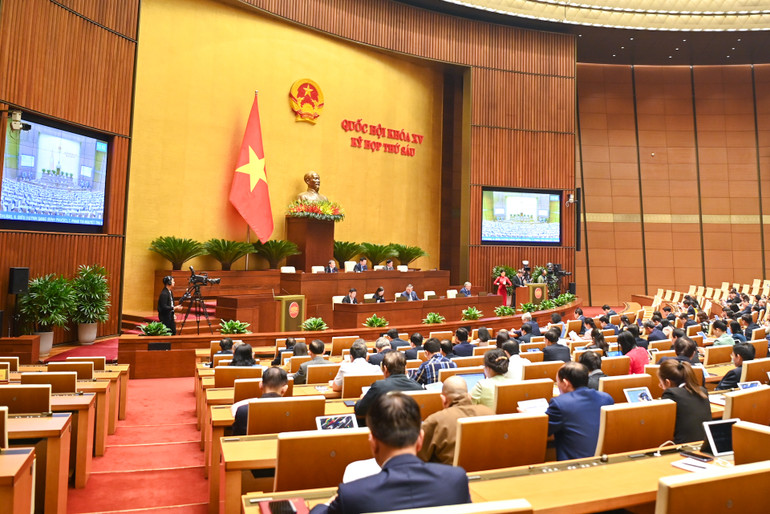 Quang cảnh phiên họp của Quốc hội, sáng 21/11. (Ảnh: DUY LINH)