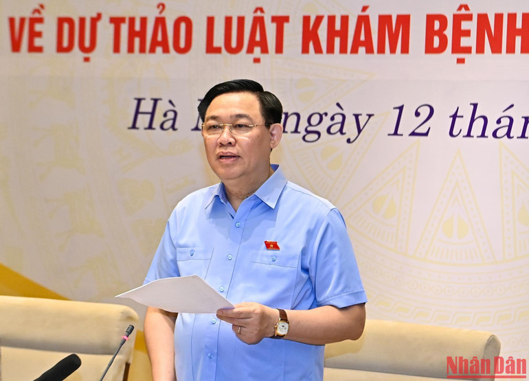 Chủ tịch Quốc hội Vương Đình Huệ phát biểu ý kiến tại tọa đàm. (Ảnh: DUY LINH)