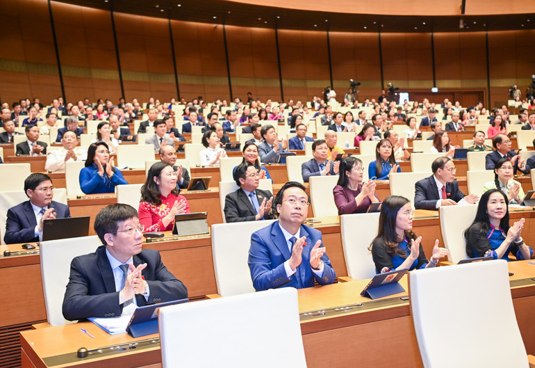 Các đại biểu Quốc hội tại phiên bế mạc Kỳ họp thứ 7, Quốc hội khóa XV. (Ảnh: DUY LINH) Các đại biểu Quốc hội tại phiên bế mạc Kỳ họp thứ 7, Quốc hội khóa XV. (Ảnh: DUY LINH)