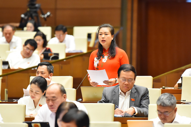 Đại biểu Đoàn Thị Lê An (Cao Bằng) phát biểu. (Ảnh: THỦY NGUYÊN) Đại biểu Đoàn Thị Lê An (Cao Bằng) phát biểu. (Ảnh: THỦY NGUYÊN)