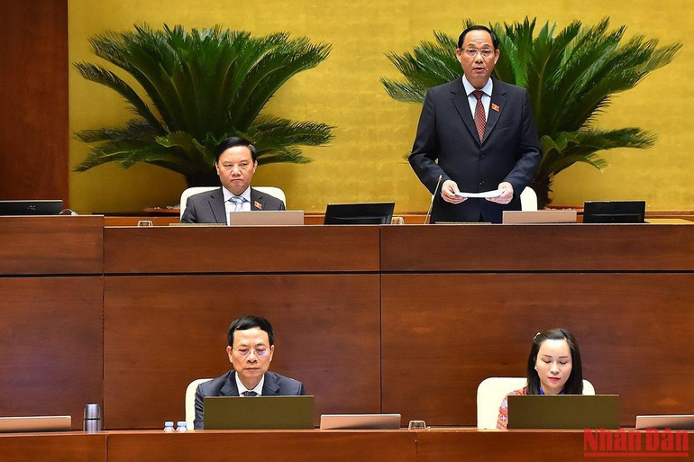 Phó Chủ tịch Quốc hội Trần Quang Phương phát biểu kết luận phiên chất vấn nhóm vấn đề thông tin và truyền thông. (Ảnh: THỦY NGUYÊN)