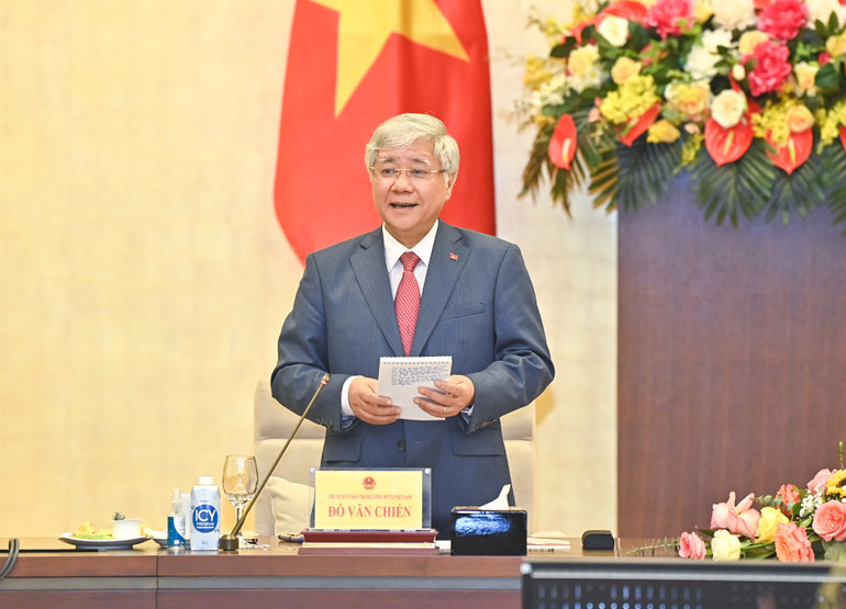Chủ tịch Ủy ban Trung ương Mặt trận Tổ quốc Việt Nam Đỗ Văn Chiến phát biểu ý kiến tại hội nghị.