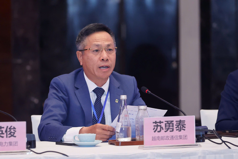 Chủ tịch Hội đồng thành viên Tập đoàn VNPT Tô Dũng Thái phát biểu ý kiến tại tọa đàm. (Ảnh: TRẦN HẢI)