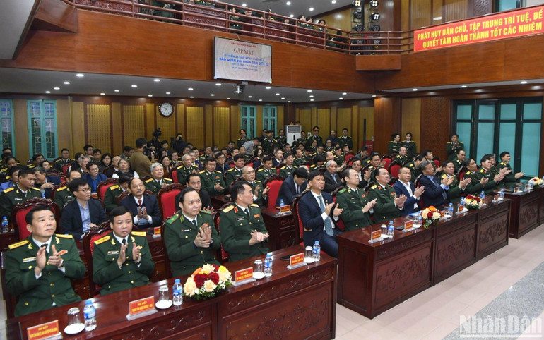 Các đại biểu tham dự lễ kỷ niệm. (Ảnh: TRUNG HƯNG)