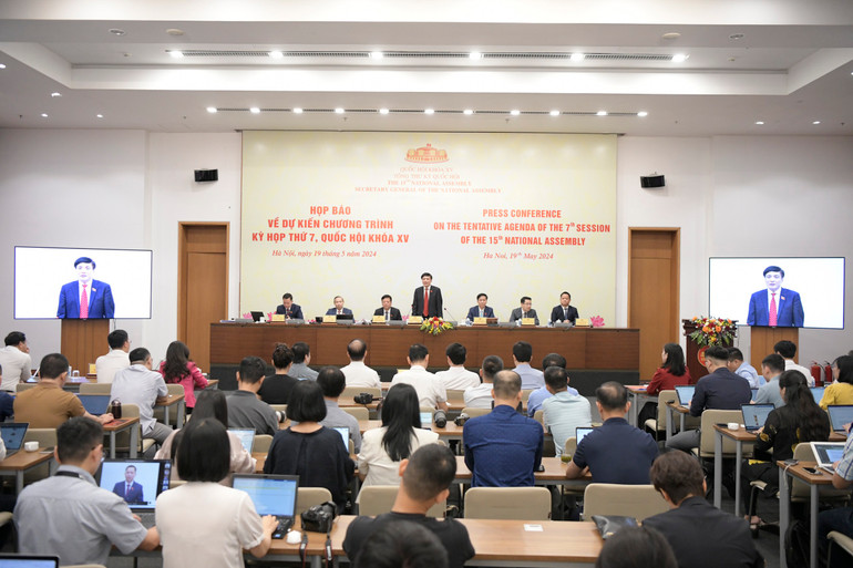 Quang cảnh buổi họp báo. (Ảnh: DUY LINH)