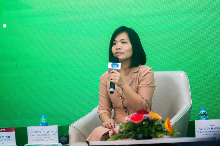 Bà Nguyễn Thị Thanh Nga, chuyên gia tăng trưởng xanh, Vụ Khoa học, Giáo dục, Tài nguyên và Môi trường, thuộc Bộ Kế hoạch và Đầu tư. (Ảnh: TRUNG HƯNG) Bà Nguyễn Thị Thanh Nga, chuyên gia tăng trưởng xanh, Vụ Khoa học, Giáo dục, Tài nguyên và Môi trường, thuộc Bộ Kế hoạch và Đầu tư. (Ảnh: TRUNG HƯNG)