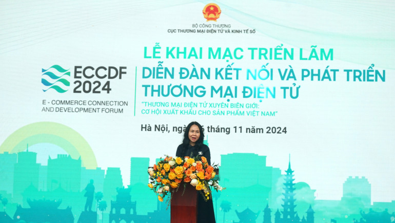 Bà Lê Hoàng Oanh, Cục trưởng Cục Thương mại điện tử và kinh tế số phát biểu. (Ảnh: TRUNG HƯNG)