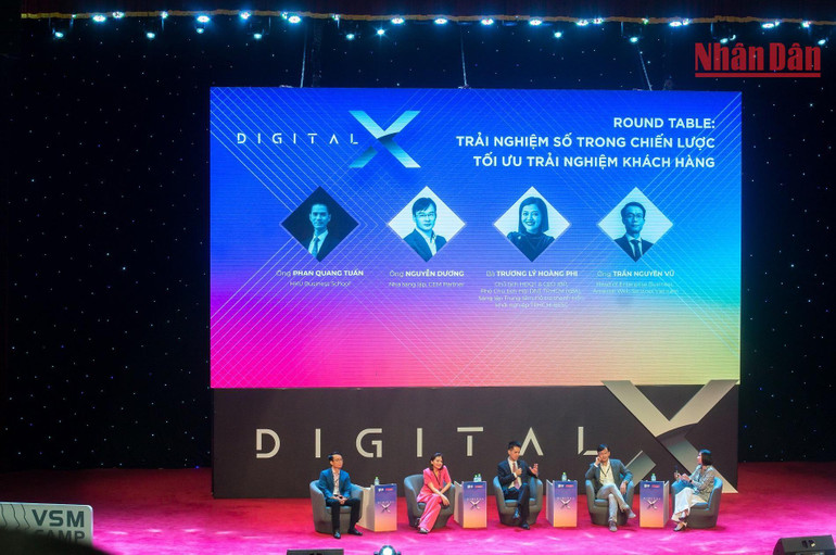 Phiên thảo luận bàn tròn “Trải nghiệm số trong chiến lược tối ưu trải nghiệm khách hàng” trong khuôn khổ VSMCamp & CSMOSummit 2022. (Ảnh: TRUNG HƯNG) Phiên thảo luận bàn tròn “Trải nghiệm số trong chiến lược tối ưu trải nghiệm khách hàng” trong khuôn khổ VSMCamp & CSMOSummit 2022. (Ảnh: TRUNG HƯNG)