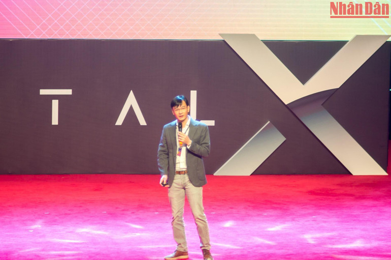 Ông Nguyễn Dương, chuyên gia về trải nghiệm khách hàng và chiến lược, nhà sáng lập CEM Partner chia sẻ tại sự kiện VSMCamp & CSMOSummit 2022. (Ảnh: TRUNG HƯNG) Ông Nguyễn Dương, chuyên gia về trải nghiệm khách hàng và chiến lược, nhà sáng lập CEM Partner chia sẻ tại sự kiện VSMCamp & CSMOSummit 2022. (Ảnh: TRUNG HƯNG)