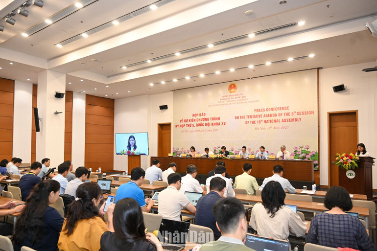 Quang cảnh họp báo về dự kiến chương trình Kỳ họp thứ 5, Quốc hội khóa XV. (Ảnh: DUY LINH)