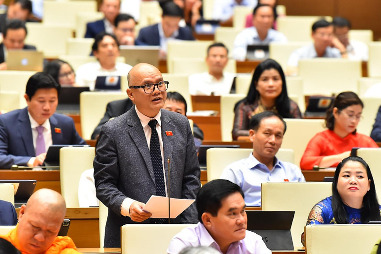 Đại biểu Bế Trung Anh - Đoàn đại biểu Quốc hội tỉnh Trà Vinh. Ảnh: THỦY NGUYÊN