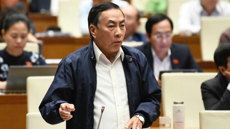 Đại biểu Phạm Văn Hòa (Đồng Tháp) phát biểu. (Ảnh: DUY LINH) Đại biểu Phạm Văn Hòa (Đồng Tháp) phát biểu. (Ảnh: DUY LINH)