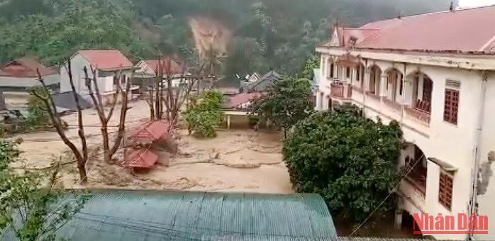 Lũ quét và lụt ở thị trấn Mường Xén.