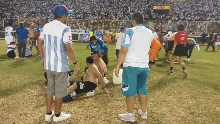 Nguyên nhân ban đầu được cho là do Ban Tổ chức đã bán quá số vé so quy định cùng khâu tổ chức kém đã gây ra thảm kịch này. (Ảnh: Mundo en Conflicto)